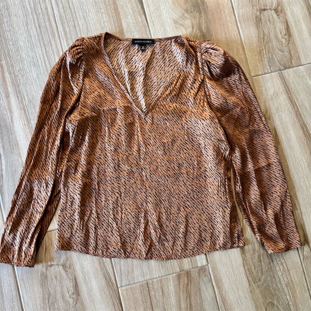 Banana Republic Women's XS Tiger Print V-Neck Puff Sleeve Blouse